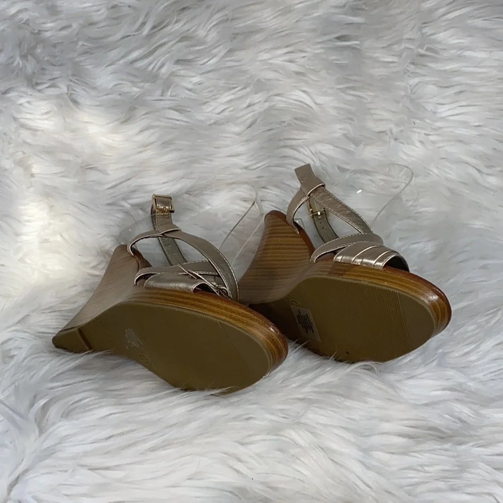 Banana Republic New without Tags Gold Buckle Strappy Wedge Heels